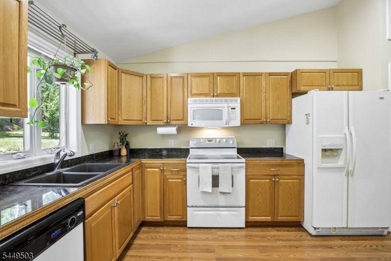 523 W Hill Rd