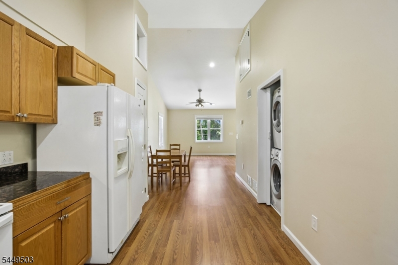 523 W Hill Rd