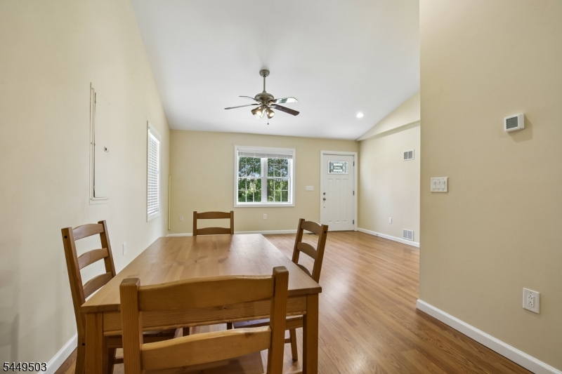 523 W Hill Rd