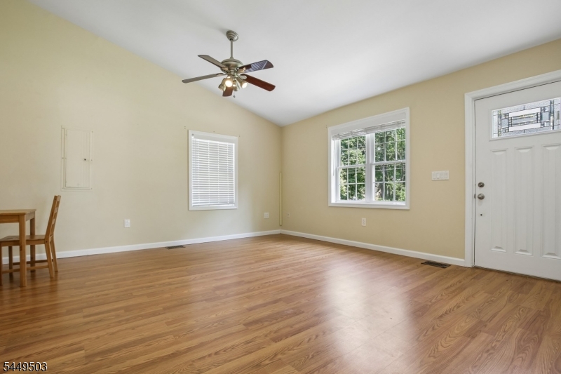 523 W Hill Rd
