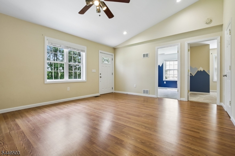 523 W Hill Rd