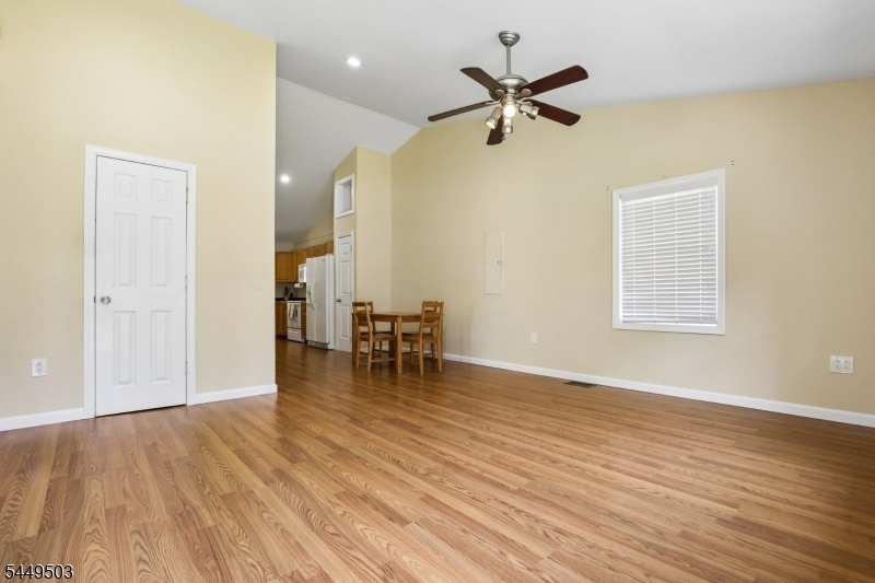 523 W Hill Rd