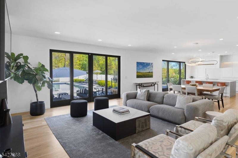 13 Robert Dr
