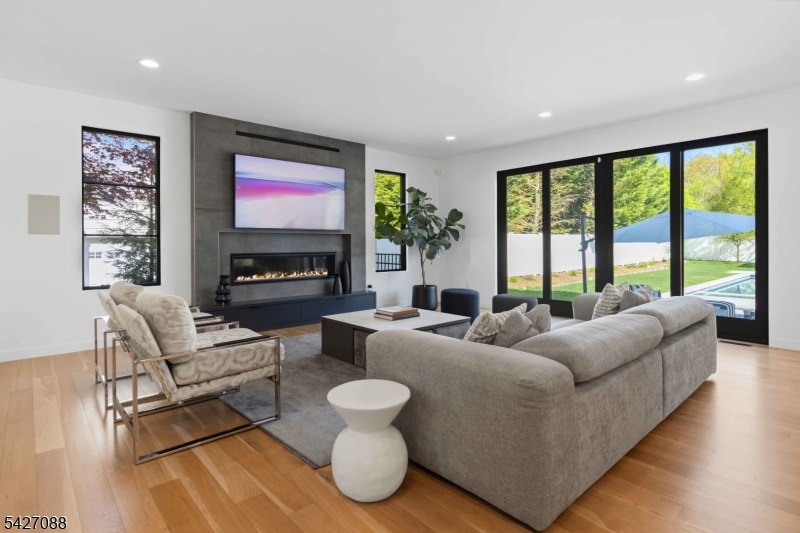 13 Robert Dr