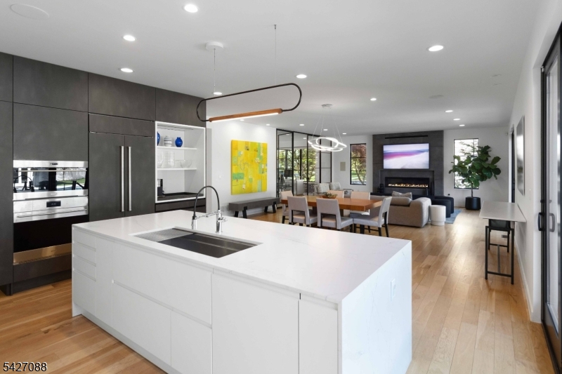 13 Robert Dr