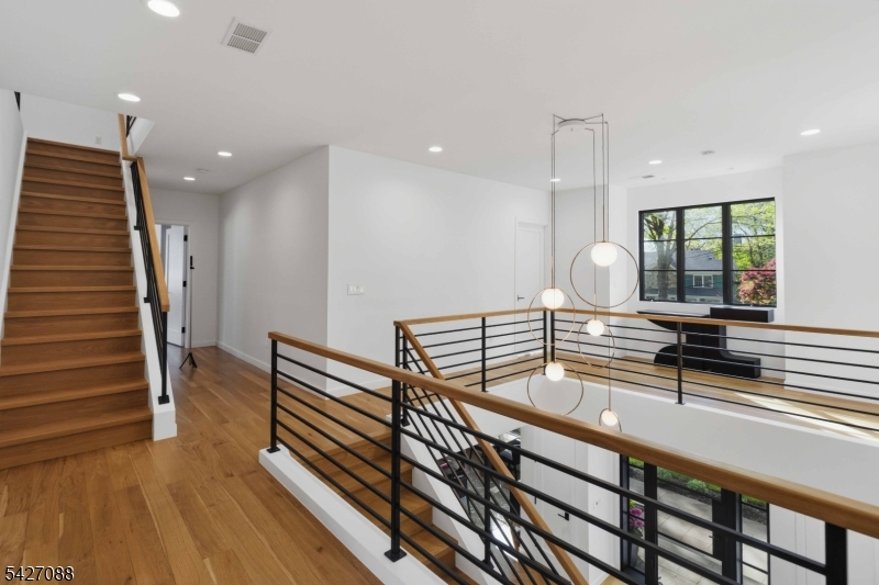 13 Robert Dr