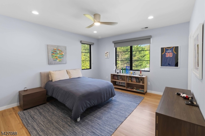 13 Robert Dr