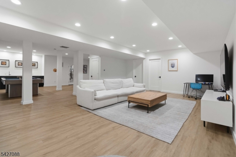 13 Robert Dr