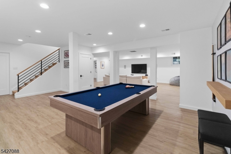 13 Robert Dr