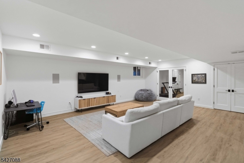 13 Robert Dr