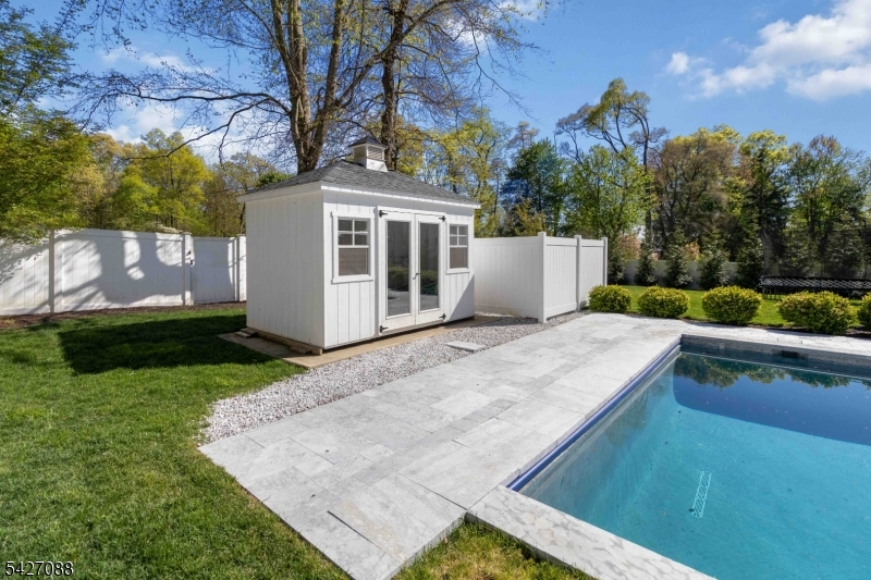 13 Robert Dr