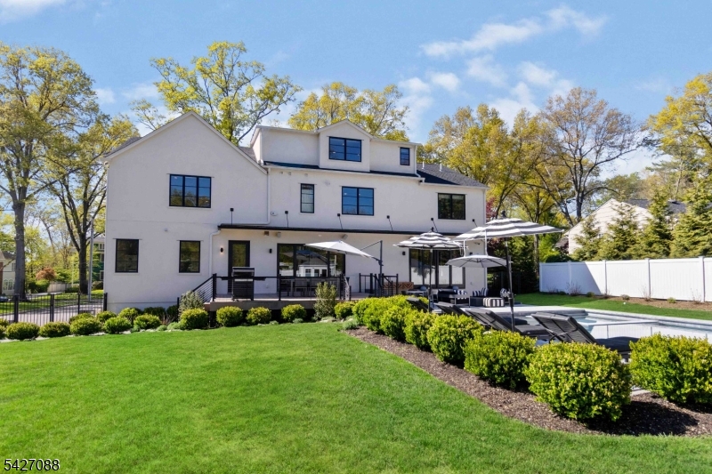 13 Robert Dr