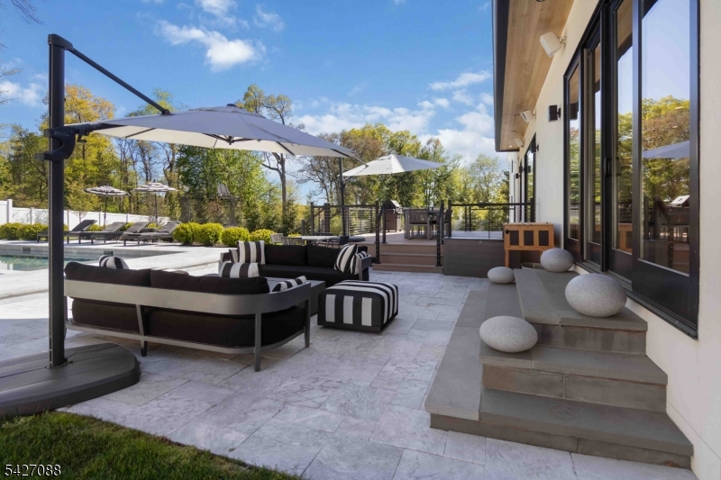 13 Robert Dr
