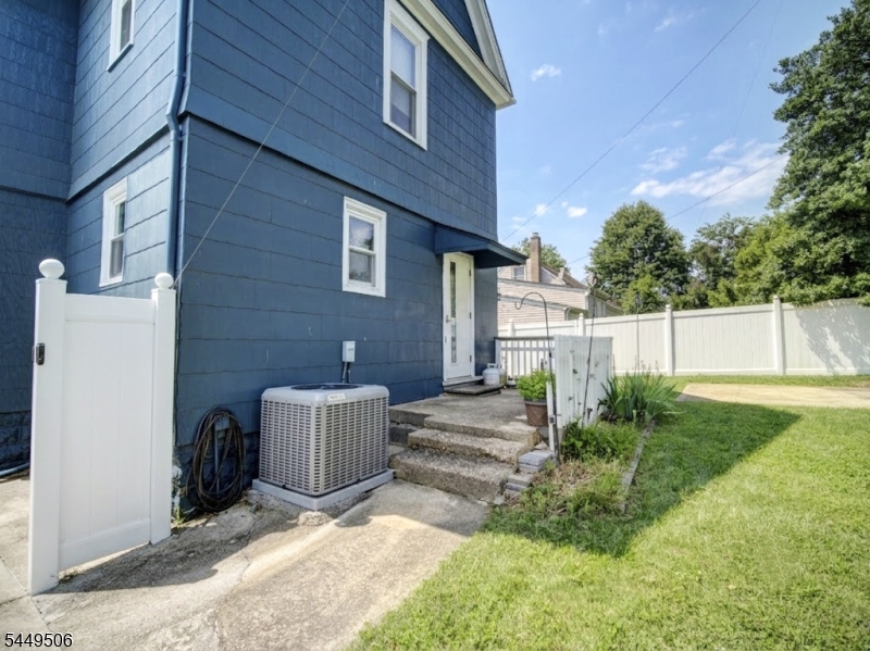 38 S 23Rd St