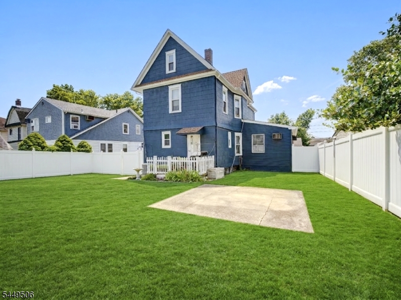 38 S 23Rd St
