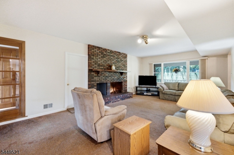 17 Dogwood Dr