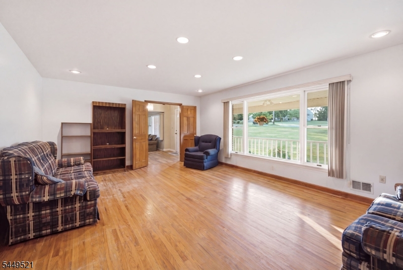 17 Dogwood Dr