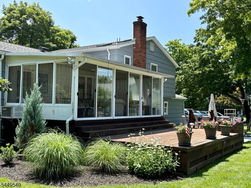 8 Byron Ct