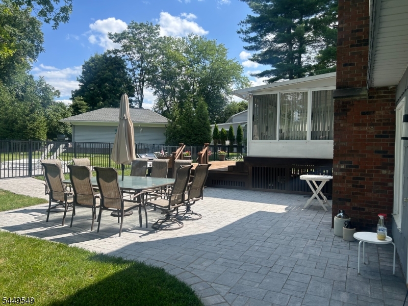 8 Byron Ct