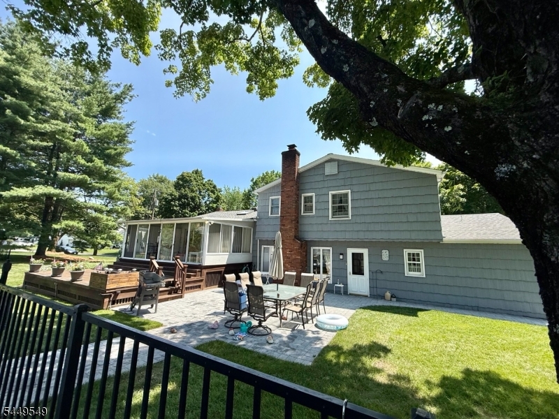 8 Byron Ct