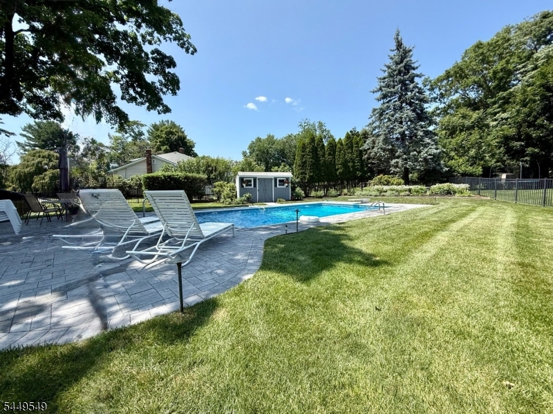 8 Byron Ct