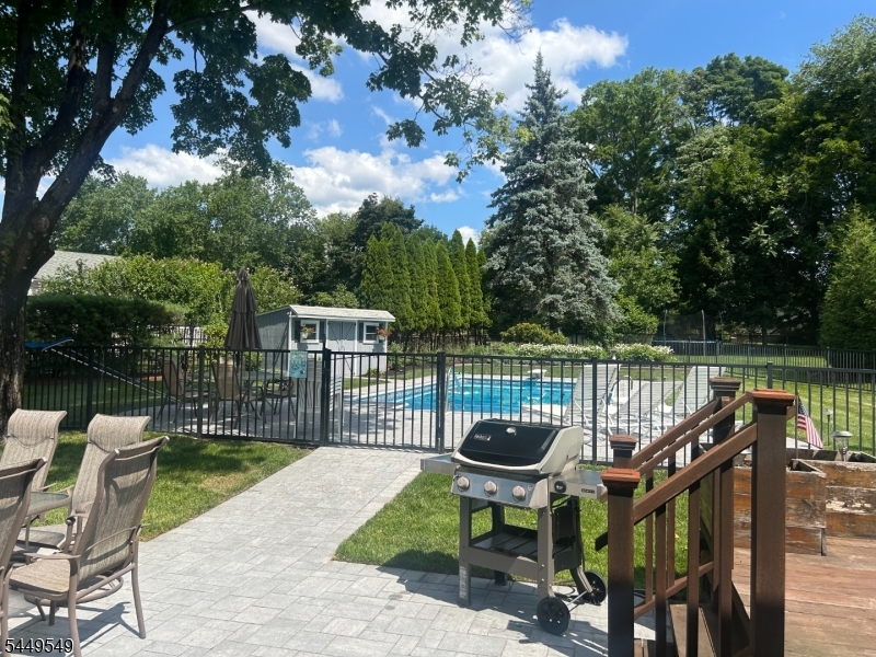 8 Byron Ct