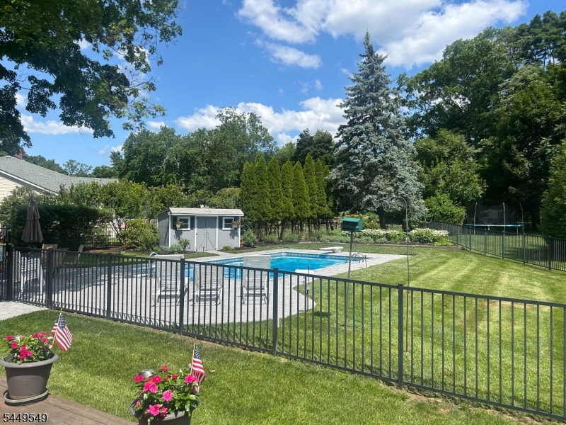 8 Byron Ct