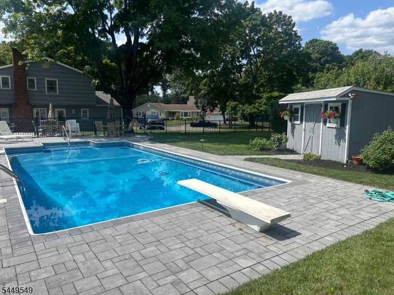 8 Byron Ct