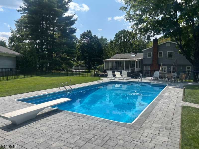8 Byron Ct