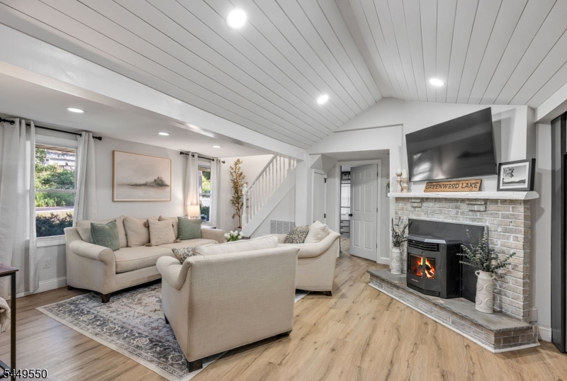 48 Dunham Rd