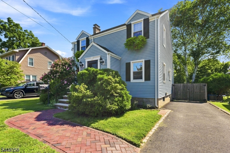366 Vosseller Ave