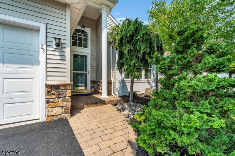 25 Daulton Dr