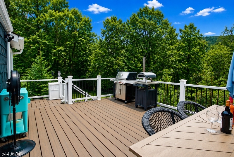 18 Tamarack Rd
