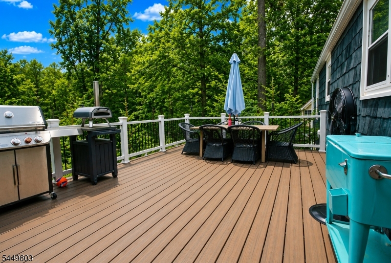 18 Tamarack Rd