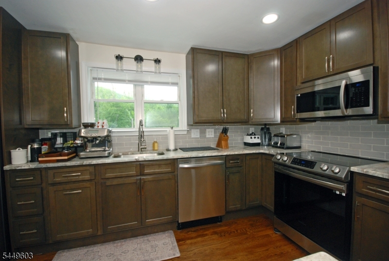 18 Tamarack Rd
