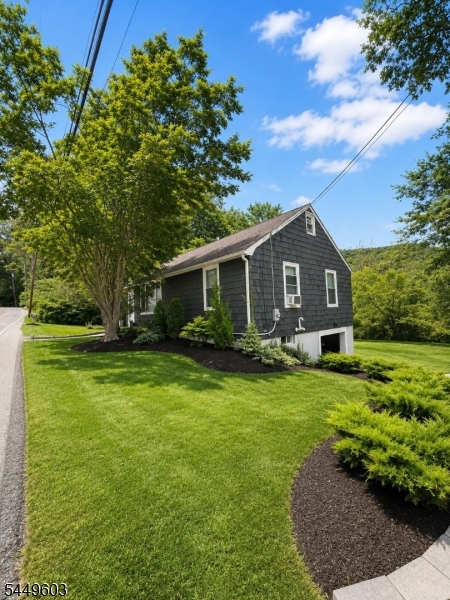 18 Tamarack Rd