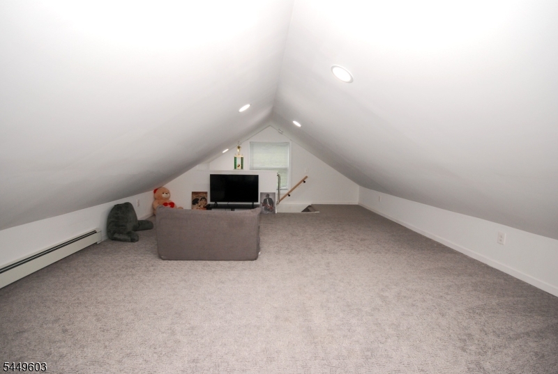 18 Tamarack Rd