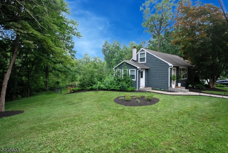 18 Tamarack Rd