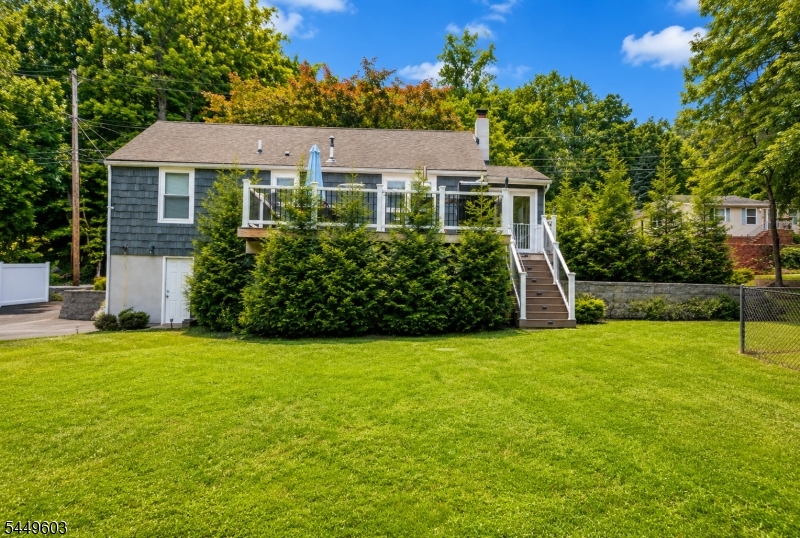 18 Tamarack Rd