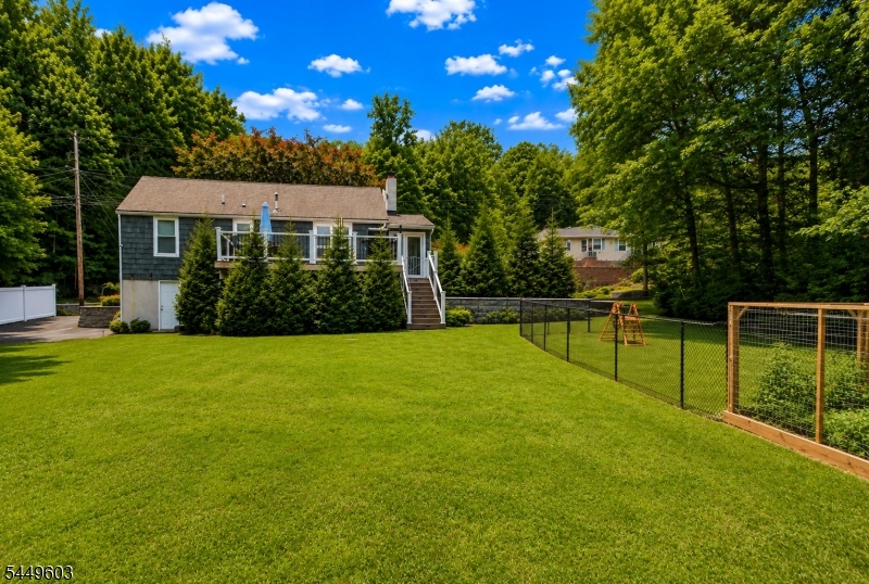 18 Tamarack Rd