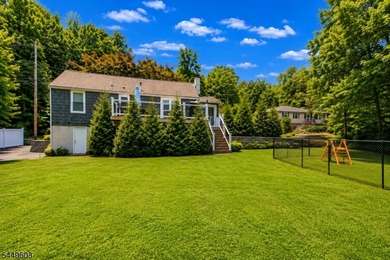 18 Tamarack Rd