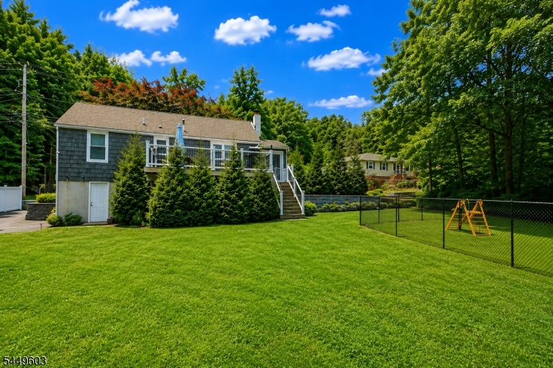 18 Tamarack Rd