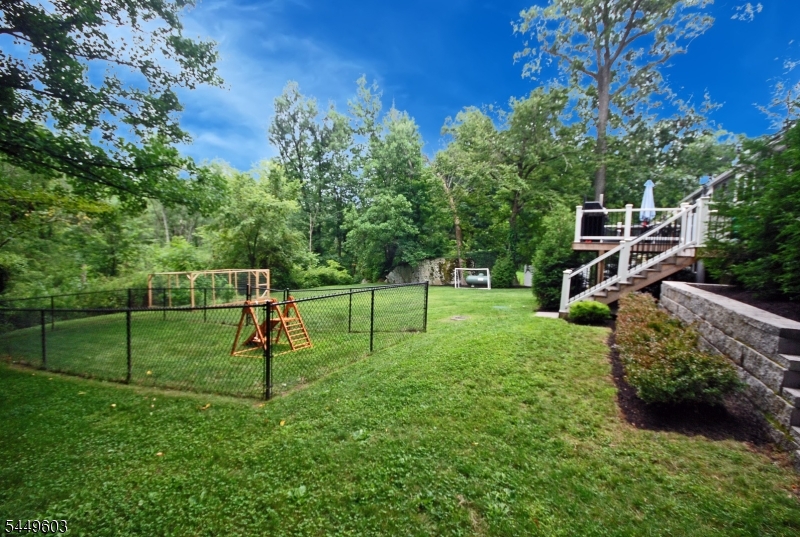 18 Tamarack Rd