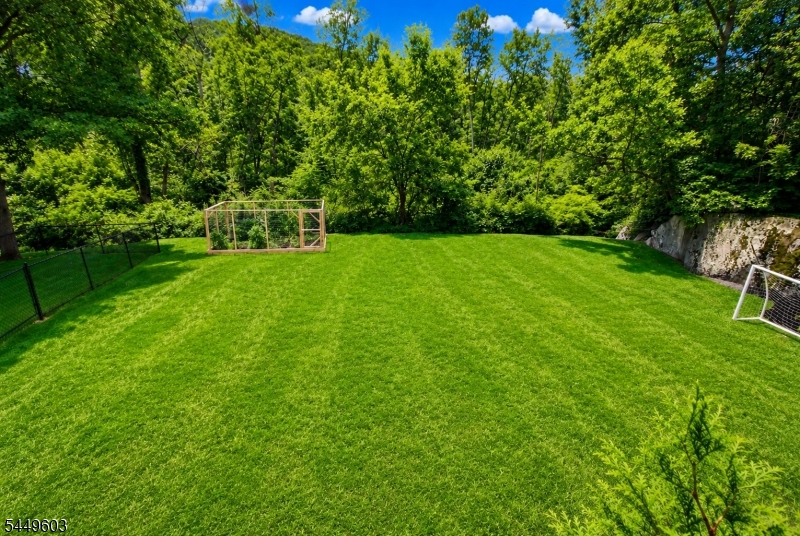 18 Tamarack Rd