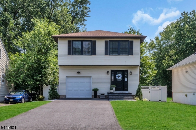 69 Leghorn Ave