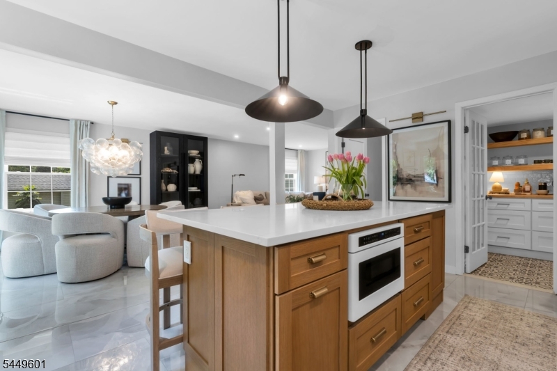 69 Leghorn Ave