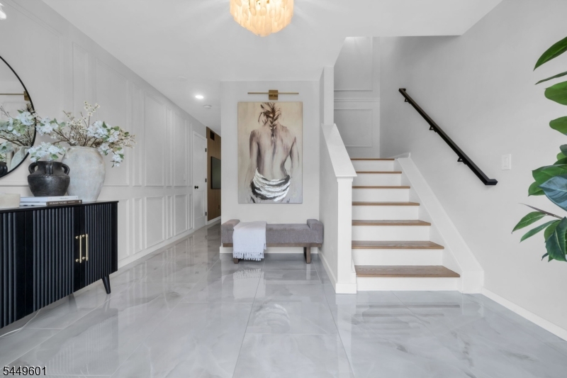 69 Leghorn Ave