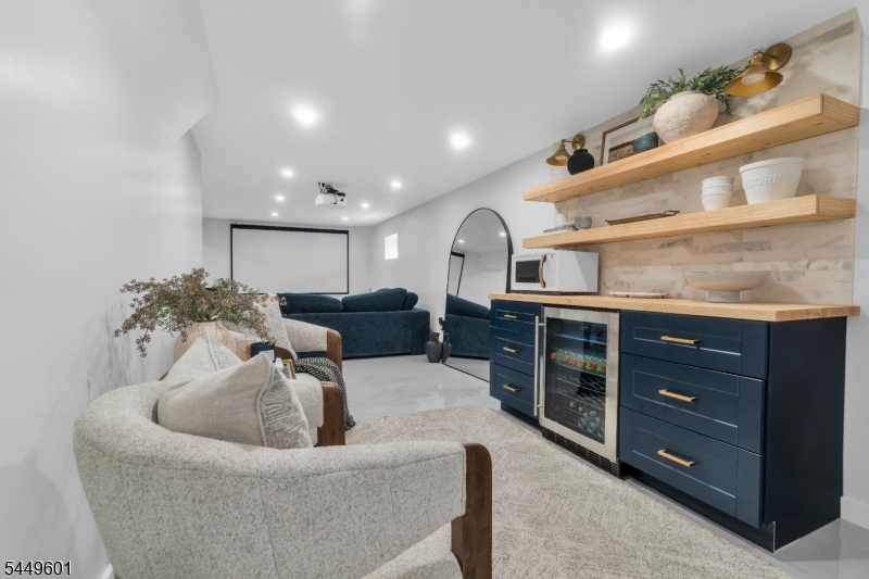 69 Leghorn Ave