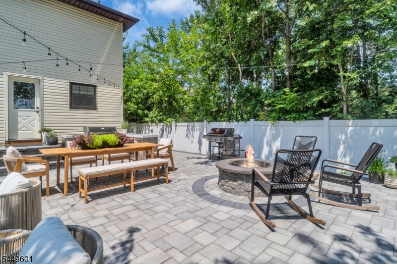69 Leghorn Ave