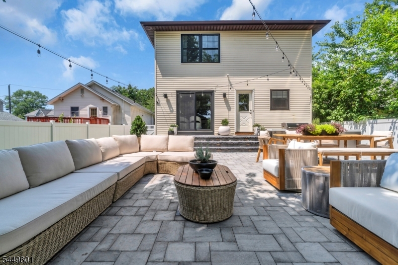 69 Leghorn Ave